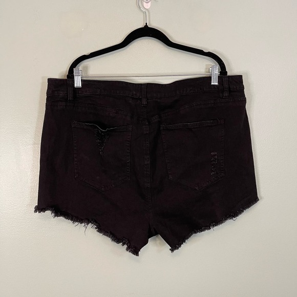 REFUGE By CHARLOTTE RUSSE Short Womens 20 Hi Rise Cheeky Distressed Black NWT - Picture 2 of 8